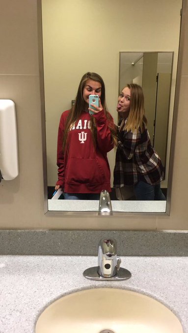 HAPPY BIRTHDAY BBY!!! you&rsquo;re big 19!!! i love you and your beautiful soul so much! i hope it&rsquo;s the best<a href="/tag/newprofilepic"class="tags"><span>#newprofilepic</span></a>