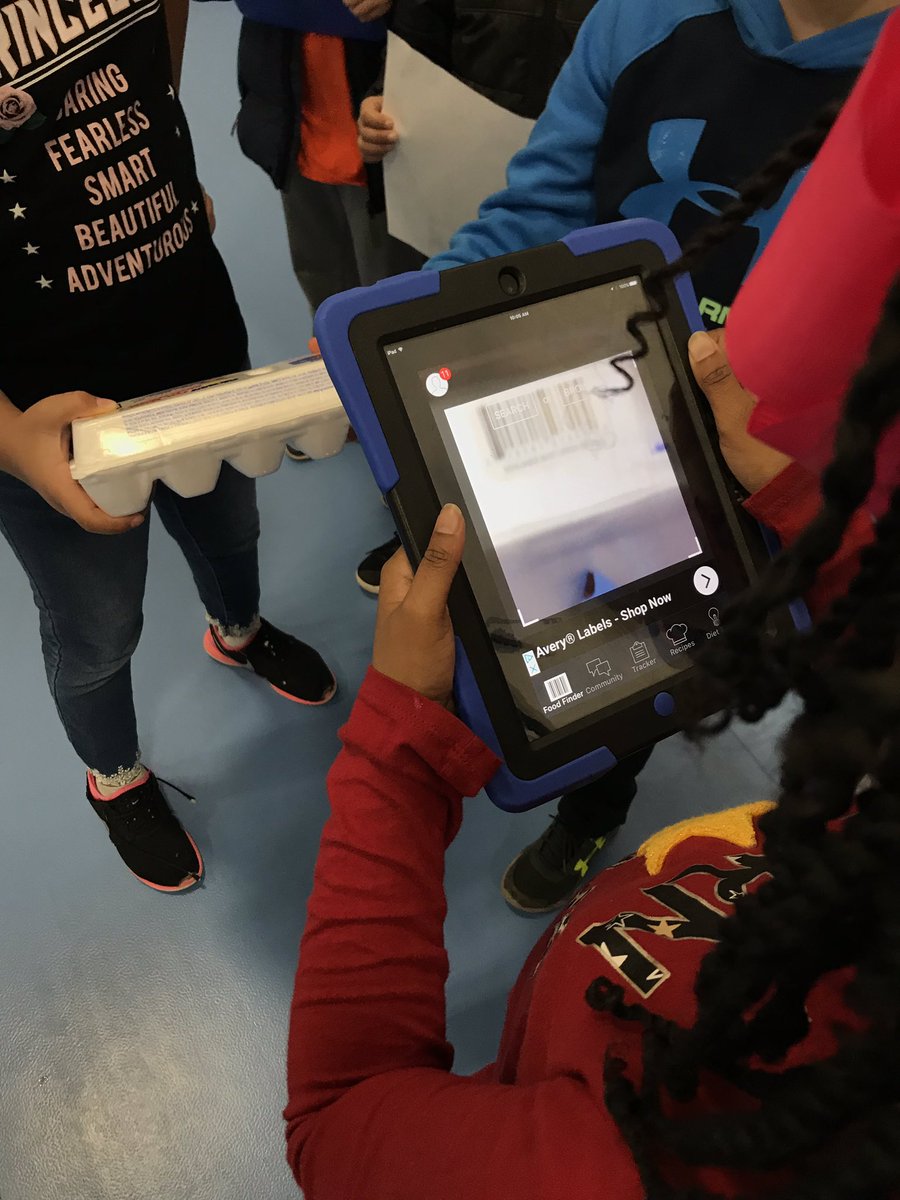 jbdeyPE's tweet photo. Finishing up Nutrition Month. Using the Fooducate app to evaluate food from the grocery store we created in the gym. @SheilaVBHPE @JbdElem @BethBianchi https://t.co/ZTXWMCV9LL