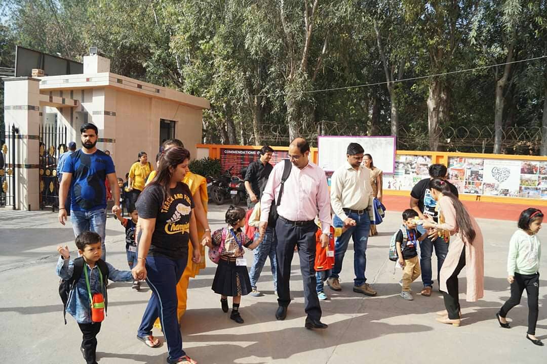 's tweet image. #FirstDayAtSchool
#FunAndFrolic
#MotherlyTouch
#FriendlyEnvironment