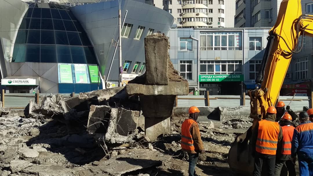 _Interesnosti_'s tweet photo. Разрушение Шулявского моста в Киеве. Снимал с воздуха 28 марта 2019 года: https://t.co/Fp7jqoIUhs https://t.co/p75RbrgJZr