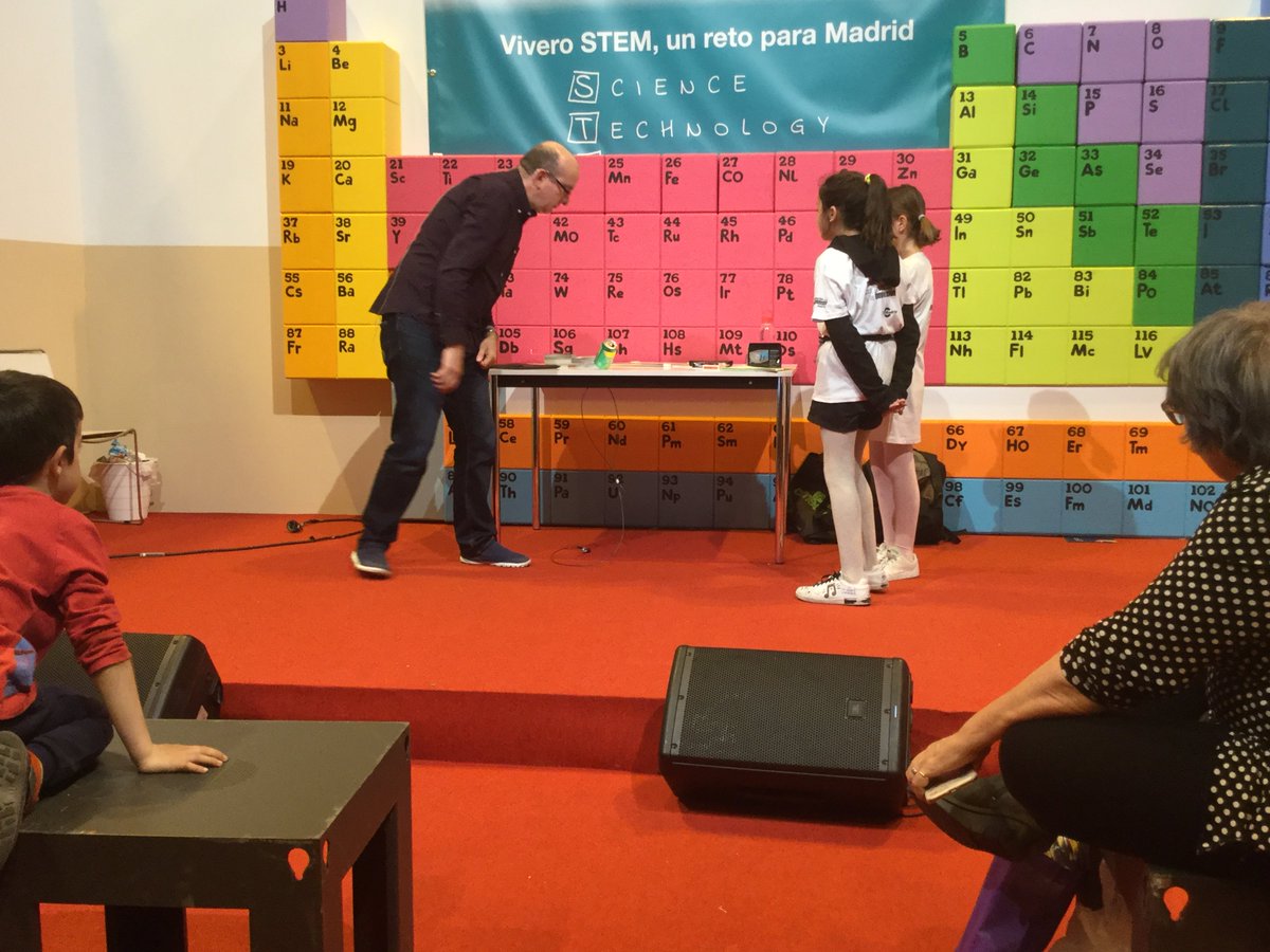 miquelduran's tweet photo. #mendsec #magsci MT @madrimasd: #todosxlaciencia Estamos en Año Int Tabla Periódica y para celebrarlo ... #magia con el matemático @fblascoxyz de la @La_UPM: .La Magia de la Tabla Periódica. Una día de #Ciencia y experimentos en directo. https://t.co/VpR2hEuJhD
