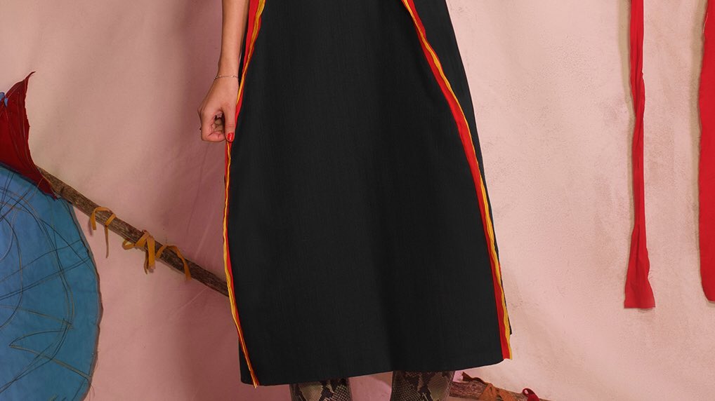 RuxandraShop's tweet photo. 𝘛𝘦𝘯𝘥𝘳𝘦𝘴𝘴𝘦 Dress | AW 2019 | Ceux qui n’ont rien Versatile &amp; comfortable. Wear it with courts/ boots /sneakers for a party or symposium. #Ruxandra #glamdress #eventdress https://t.co/gQOCrPF6MP