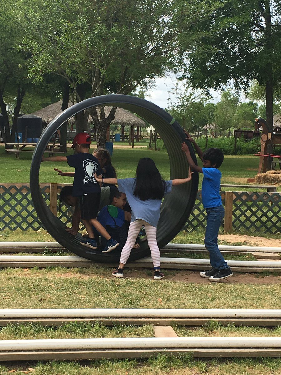 Bui_1st's tweet photo. Good old clean fun! #technologyfreezone @CBE_Eagles @blessingtonfarm https://t.co/ht0gQQdEde