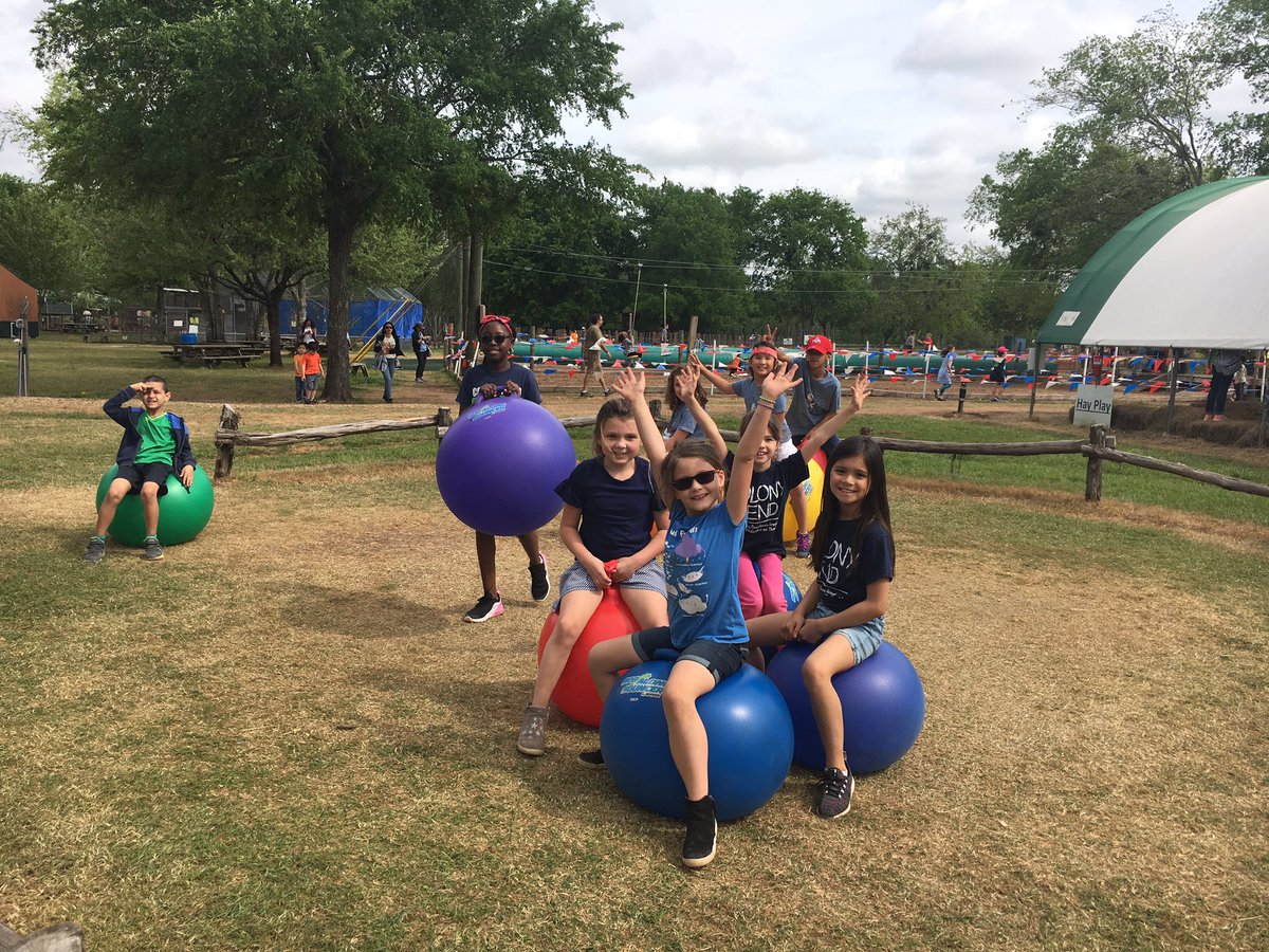 Bui_1st's tweet photo. Good old clean fun! #technologyfreezone @CBE_Eagles @blessingtonfarm https://t.co/ht0gQQdEde