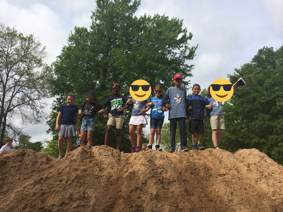 Bui_1st's tweet photo. Good old clean fun! #technologyfreezone @CBE_Eagles @blessingtonfarm https://t.co/ht0gQQdEde