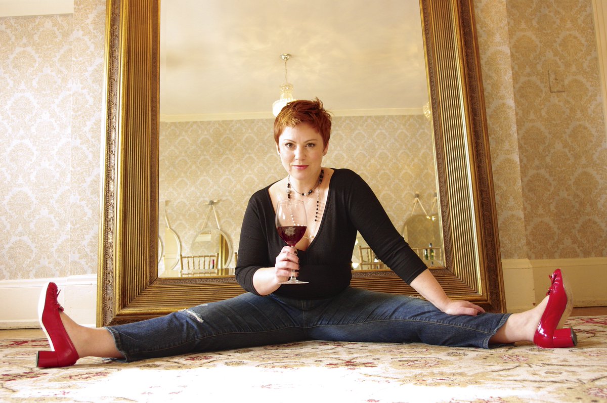 JeffreyFortson's tweet photo. Sharron #wine #sommolier #portrait #foodandwine #redhead #redshoes #style #mua #makeupartsit #hairstylist #redwine #sip #vinophile #mood #beauty #mirror #jewelry #jeans #photoshoot #winery #winemaker #grapes #lips https://t.co/pDgNG8afh4