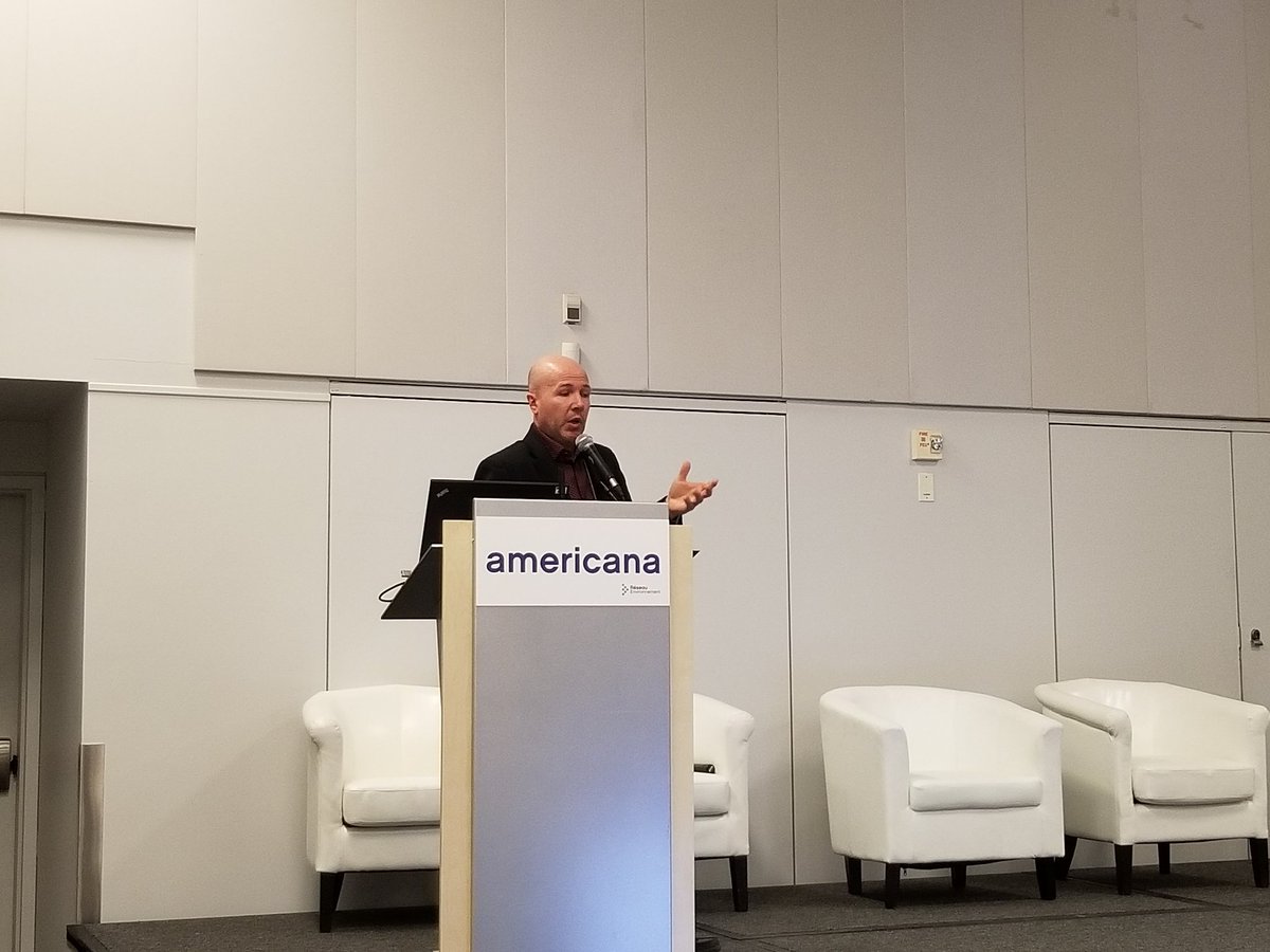 Americana2019's tweet photo. On parle d'un sujet très d'actualité aujourd'hui à #Americana2019 : le recyclage du verre! 🍾@recycquebec @tricentris @etsmtl @Verglass01 @SocieteVIA @gbi https://t.co/QfFkubzQKH