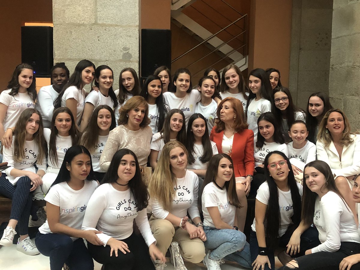 AdrianaBonezzi's tweet photo. @InspirinGirlsE @MariaEizaguirre liderando #visibilidad #liderazgo #talento #femenino #womannow @santander_es @EllevateMAD @EllevateNtwk @olgag @LauraGMolero @MadsenKayla @RitaGasalla @garcianielsen https://t.co/XM67BHS4xn