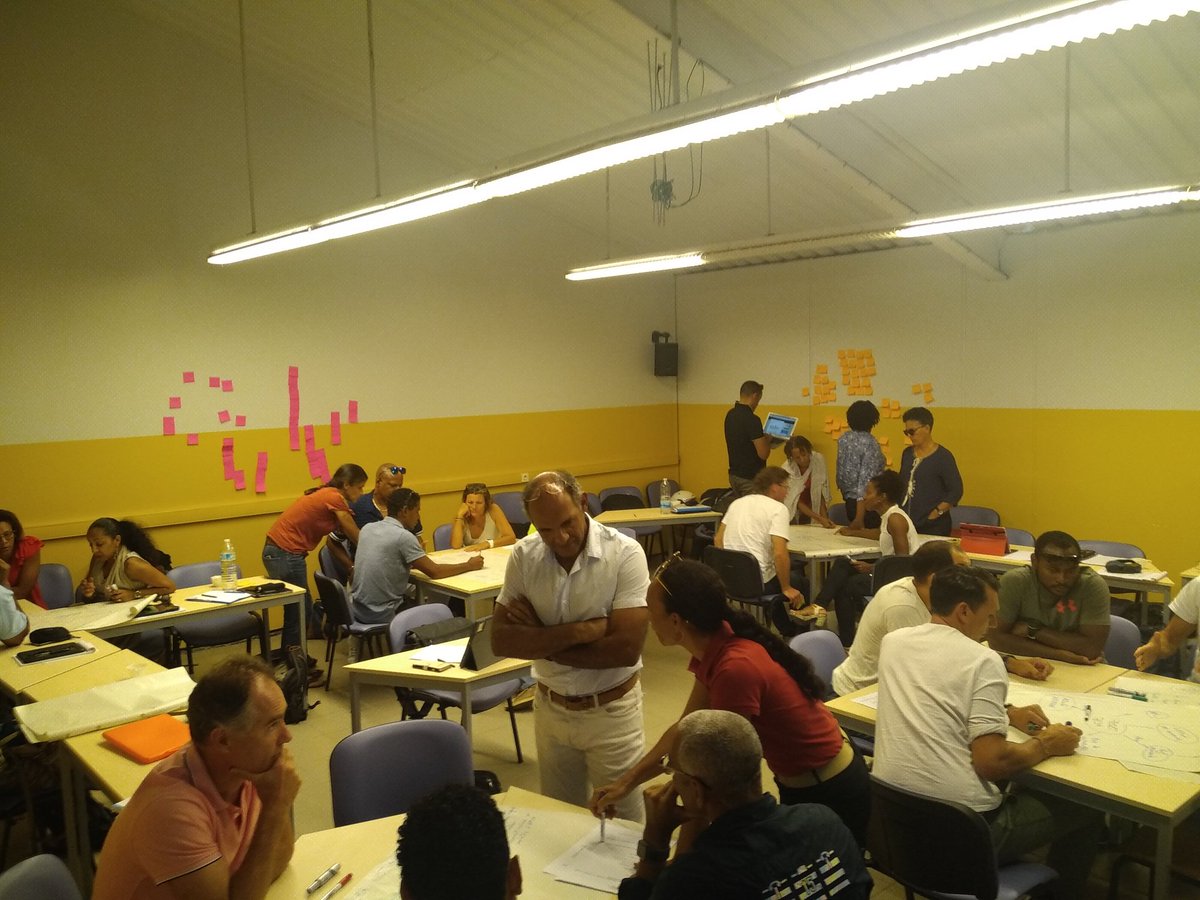 THIERYBenoit's tweet photo. Les professeurs d'EPS de @acmartinique s'approprient les nouveaux programmes de façon innovante et dynamique. Ils échangent sur les nouveautés en terme de concepts et de formation.#engagement #EPS #eduinov https://t.co/5z6y3dOW0T