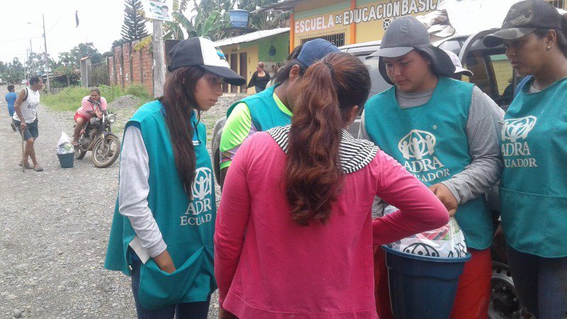 Gober_LosRios's tweet photo. En el recinto #Lechugal del cantón #Ventanas, se procedió a la entrega de los kit de aseo a familias afectadas por la #TemporadaLLuviosaEc #GobiernoEnAcción https://t.co/TV8JpEMuo2