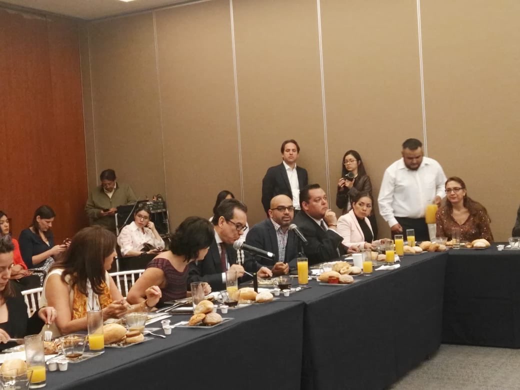 AlexPulidoG's tweet photo. Es un gusto escuchar en la @SRE_mx la presentación del @ParisPeaceForum, con la participación de @FranciaenMexico; un espacio para transformar las realidades.

@EdnaJaime, de @mexevalua explica el impacto que esto representa. 

#SolutionsForPeace #YoConstruyoPaz https://t.co/yF4dqLua50