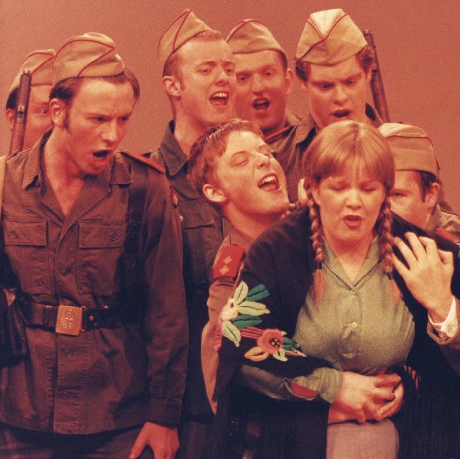 stephenashfield's tweet photo. Showing a lot of teeth and being a very naughty soldier in #carmen @rcsofficial .
#throwbackthursday #tbt #opera #collegedays #glasgow #rcs #rsamd #soldiers #french #micaela #badguys #bizet https://t.co/5nzV9a8WDA