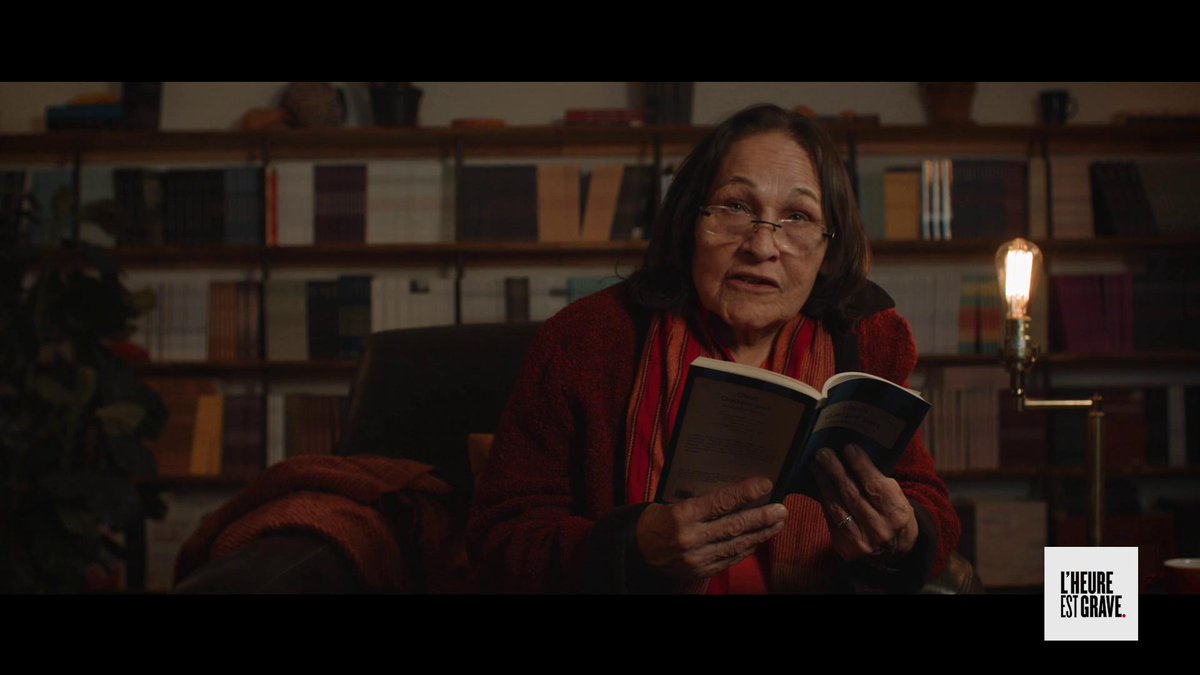 Pour notre semaine sur la mémoire, Joséphine Bacon a accepté d'écrire un poème juste pour nous, en plus de nous en lire un tiré de son recueil Uiesh/Quelque part. (Merci à <a href="/memoiredencrier/">Mémoire d'encrier</a> de nous avoir laissé mettre des images sur les mots.) #HEG_TQ (facebook.com/20534121446880…)