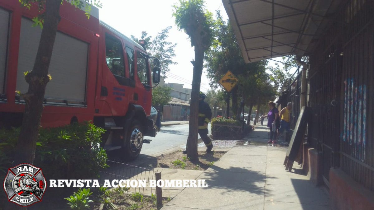 RABCHILE's tweet photo. 🚨BOMBEROS METROPOLITANO SUR🚨
Ahora #Rab8 se encuentra en 10-6-1 (llamado a gases) en Av. Departamental y Anita Lizana. @cbms_oficial
Unidad: B-6
@SextaCia_CBMS
#RAB
#REVISTAACCIONBOMBERIL
#BOMBEROSDECHILE https://t.co/N2xddXQ3hz