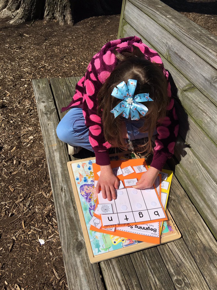 GoodmansFriends's tweet photo. #30Hooksin30days @GCSOakHillNC a little lesson outside. https://t.co/ZJeE1viXVT