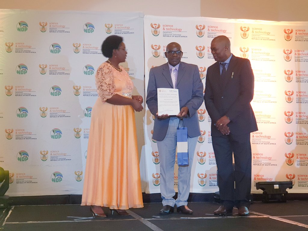Hlengi's tweet photo. The awards tonight are a clear sign that this investment is starting to bear fruits - @mmKubayiNgubane
#IPCreators #IPGRANTS2019 @dstgovza @NIPMO https://t.co/xBYN5aQ1nf
