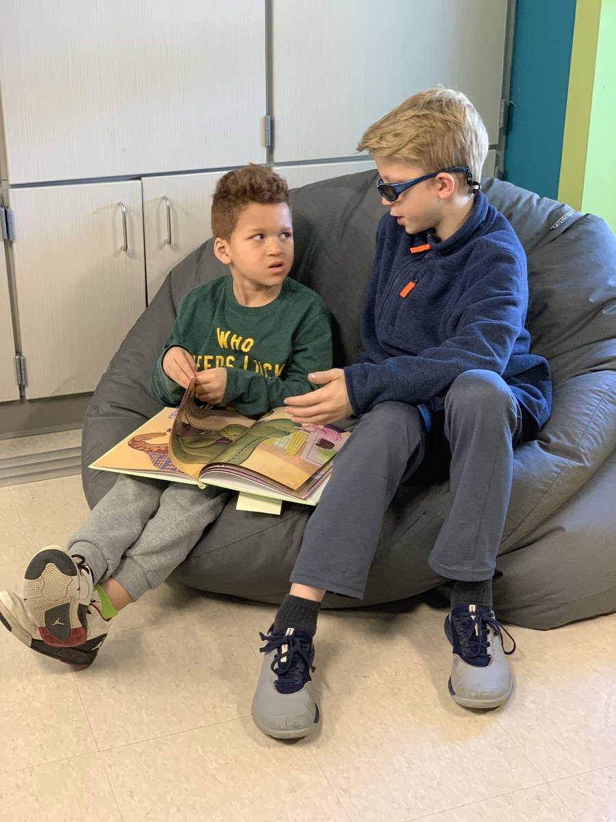 MrsOffmanACPS's tweet photo. Buddy Reading #multiage #readmore @agnorhurtk5 @borshoski1 https://t.co/S2kNELVVwb