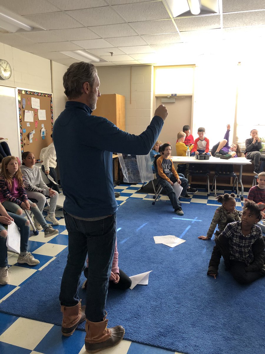 borshoski1's tweet photo. End of the 3rd quarter auction...Ss earned their money completing jobs and showing kindness.  Rent has been paid and now they decide whether or not to place bids on items. @agnorhurtk5 @dgreads02 @mshand1 @MrsOffmanACPS https://t.co/hyojUDJTEz