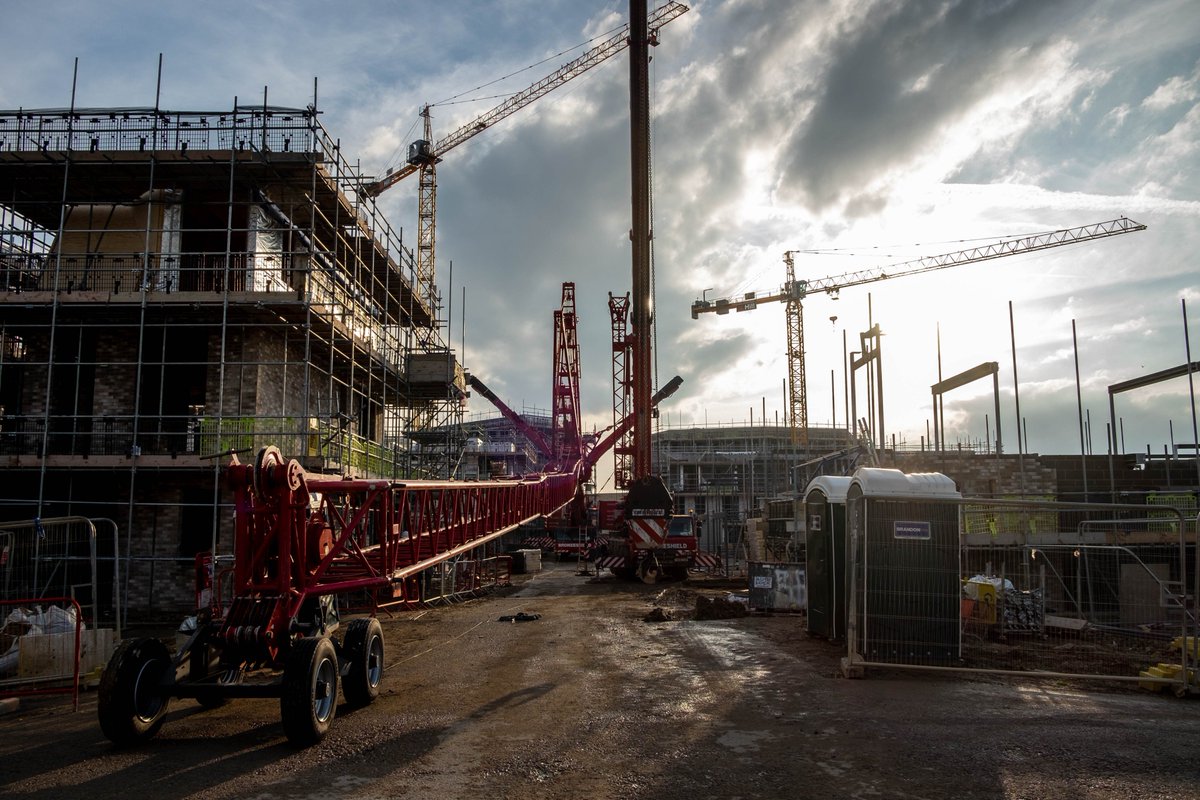 PriceandMyers's tweet photo. #EngineerTakeover
Here’s a #Throwback, to when I saw a mobile crane building a bigger crane that would take down a tower crane, on our site in North West Cambridge with @AlisonBrooksArc @PTEArchitects & @Hill_Group_UK.
@SteveMarksTTL
#TBT #cranes #engineering #Thursdaythoughts https://t.co/r570cpMVGi