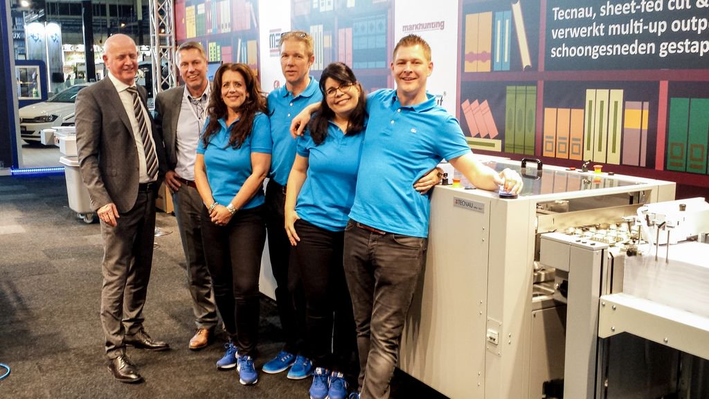 TecnauGroup's tweet photo. Sign & Print Expo 2019, "it has been a great show for future business opportunities. Tecnau #Stack1010 will help us reaching new markets demanding reliable inline/nearline #Cutsheet #Finishing productions” Peter van Beek, director Rotaform Systemtechnology https://t.co/2Mp194zSDK https://t.co/nzhU00sReg