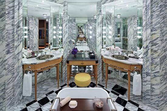 DestinationCHN's tweet photo. The Rosewood Hong Kong has officially opened! This deluxe five star property is a worthy addition to Hong Kong’s range of world class properties. The hotels function space is ideal for both large and small MICE groups. #DestinationChina https://t.co/oAEi5lm80f