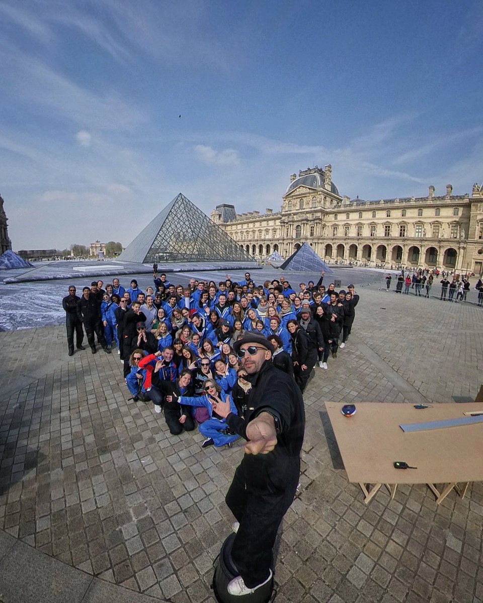 JRart's tweet photo. Team work @museelouvre ! Everyday hundreds of volunteers come and help to realize the biggest pasting - follow the live feed on Facebook or come see us at the Louvre till Sunday ! #JRauLouvre https://t.co/eshDIBAmPg