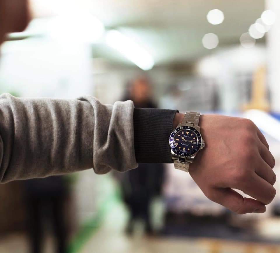 Matheytissotin's tweet photo. Continuously moving forward and keeping up with the mad rhythm of the megalopolis is much easier when you have a Swiss-made super-precise mechanism made by #MatheyTissot
⠀
Model No: H900ATBU⌚️ https://t.co/R99uq7E9Pt