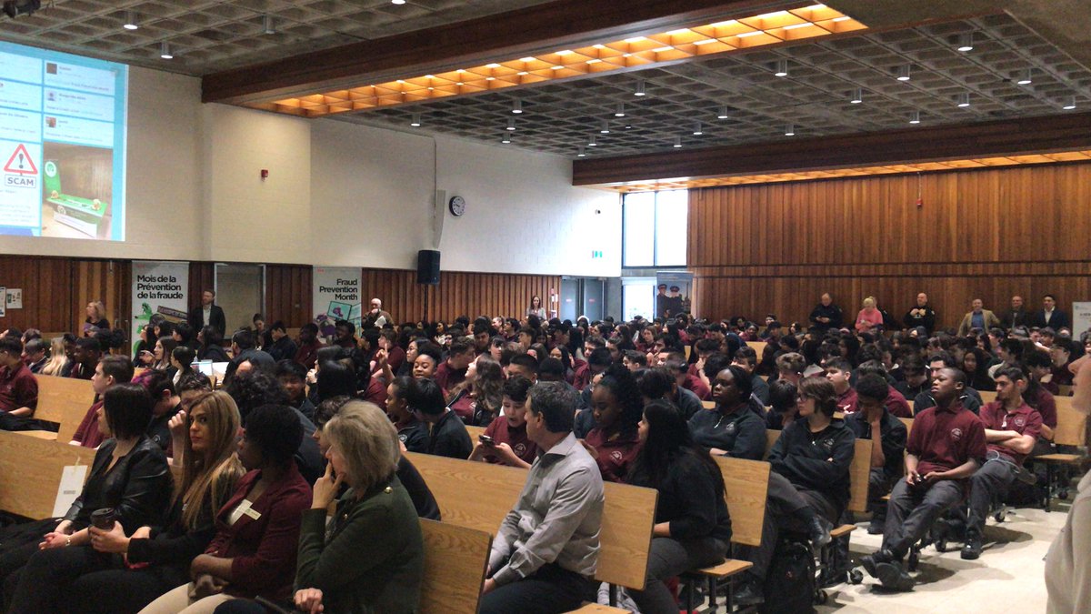 PCJohnFreeman's tweet image. Today @romeroraiders @tcdsb are hosting the 5th annual @TorontoPolice @TPSFCU and their partners  for #DontBFooled a #fraudprevention presentation showcasing how to protect your identity and money online