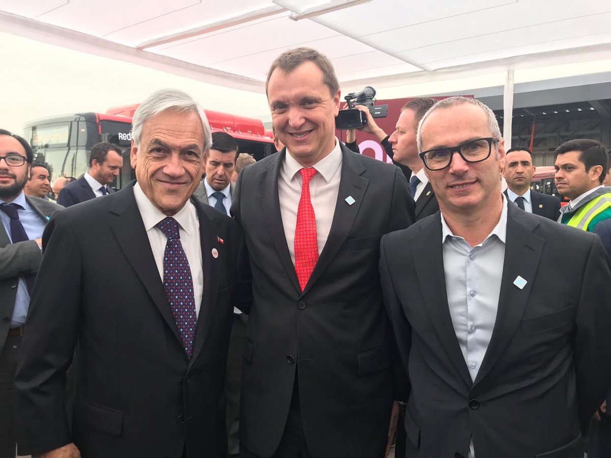 ENGIEChile's tweet photo. Nuestro CEO @axel_leveque junto al Presidente @sebastianpinera inaugurando el electroterminal con mayor potencia de Latinoamérica #RedMejorTransporte 🚌⚡️🇨🇱 https://t.co/coXU4smT7Z