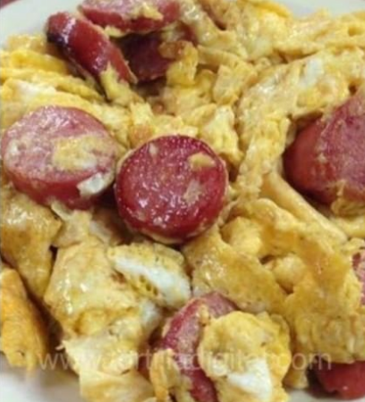 Chastitellez's tweet photo. Today I introduced my coworkers to the Mexican American secret of huevos con sliced weenie. It was a hit! 😉 https://t.co/Ir6yZjoSof