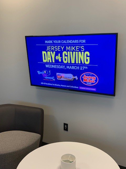 bertsbigadv's tweet photo. Our supporters at @WeAreOneDigital in Atlanta rock!! They catered lunch for the entire staff yesterday! Thank you for all that you do-- not just today but all year! Looking forward to the Digital Dash 5k! #JerseyMikesGives #BBAxJM https://t.co/BVYAovPuiN