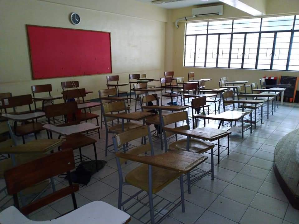 _scoreantazo_'s tweet photo. It's time to let go and continue to move on to another new

New class
New chairs
New classmates
New teachers
New friends

Mamimiss ko yung kulitan, harutan, galitan, sayahan. Maraming salamat 8-11 sa mga unforgettable memories...

New me, new year
#Adrianatics
#NewyearNewAll https://t.co/5W9xklz84j