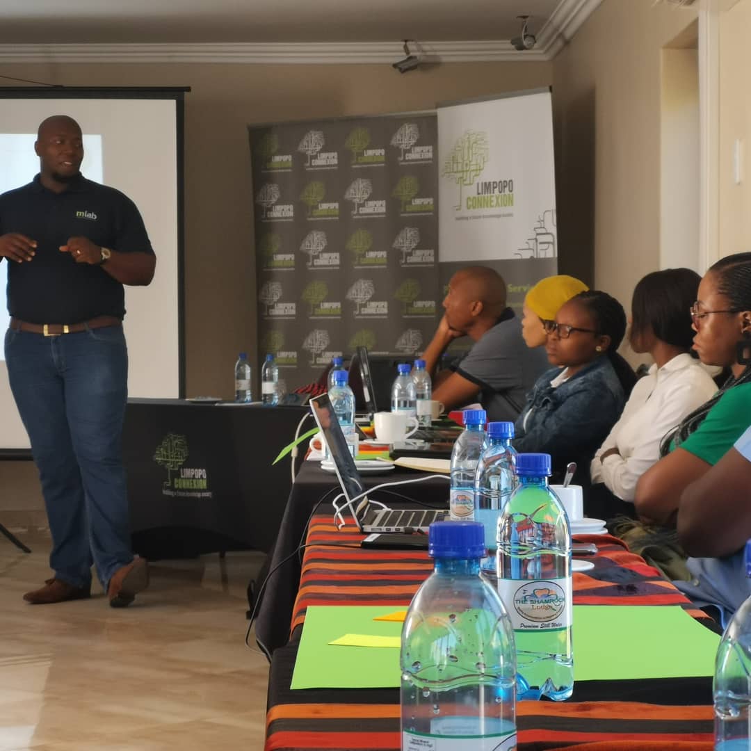 InchubPlk's tweet photo. DAY 3 of #mlablimpssmmeboot
We have the business clinic on the way, with startups getting their grind on, we commercializing startups 🚀

New age economy in limps🙏🏾

#mlabSA #mlabLimps #LimpsTech #limpopoCon #NorthDev #NorthGeeks #technology #software #ict #entrepreneurship https://t.co/hqfF3Uezld