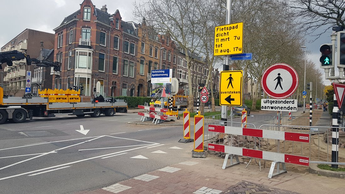 Apeldoornseweg op z'n kop is.gd/4FGTIw #nuarnhem Sinds enige tijd wordt er gewerkt aan de herinrichting van de Apeldoornseweg. De gemeente heeft aannemersbedrijf Heijmans aan het werk...