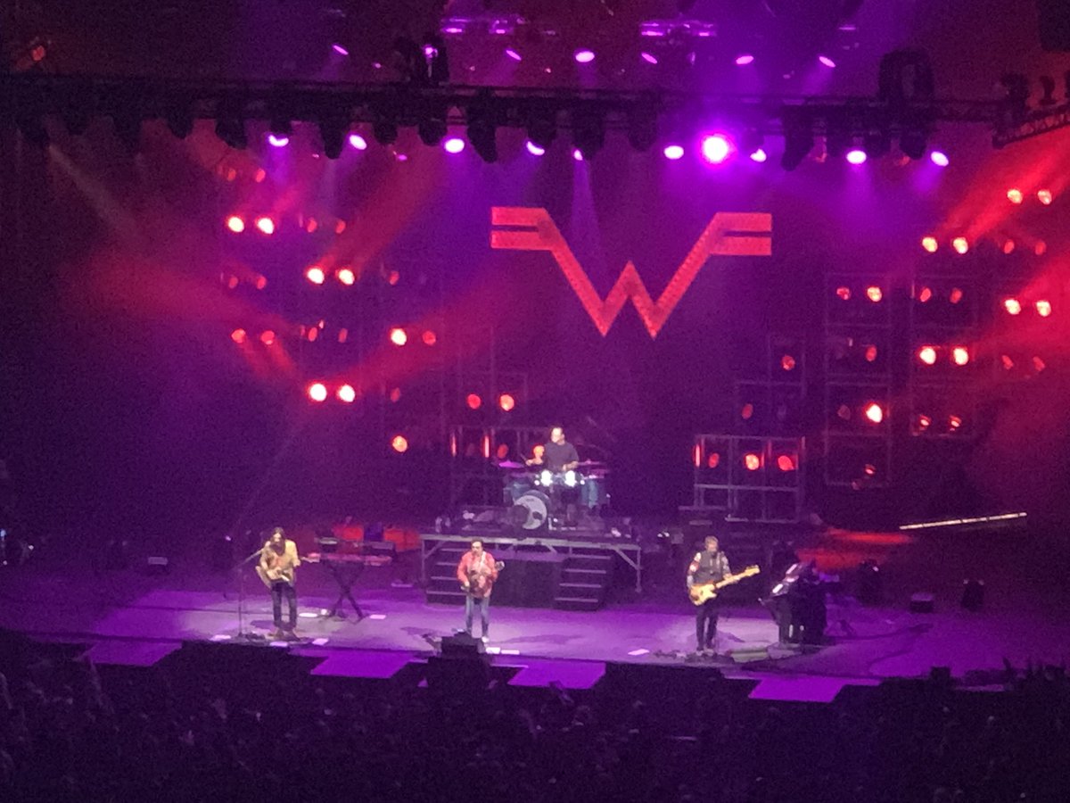 Got to see one of my childhood musical influences last night 👉🏻 <a href="/Weezer/">weezer</a> 🤓Such a RAD concert! <a href="/BOKCenter/">BOK Center</a> never disappoints 🙏🏻