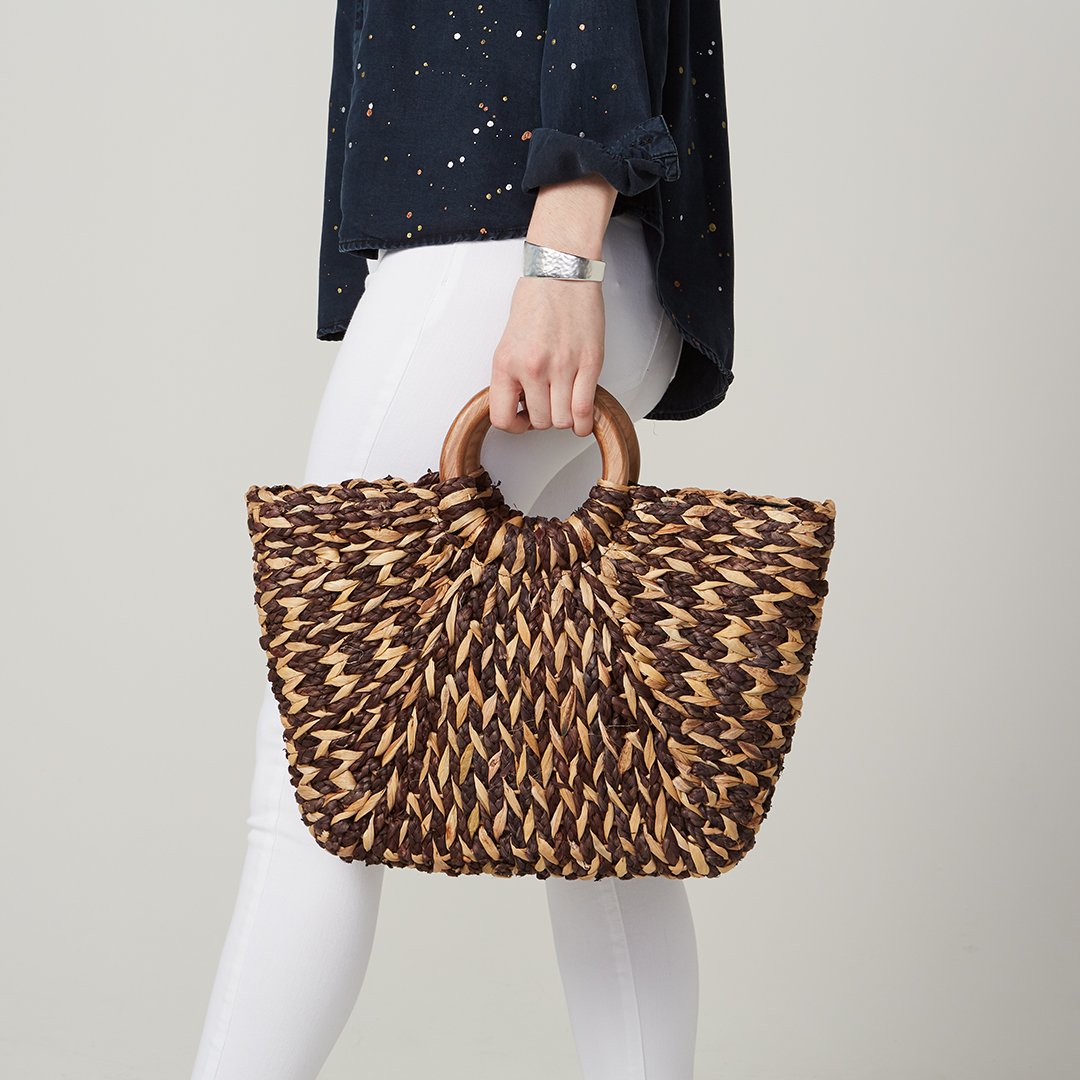 Von_Maur's tweet photo. Spring fashion is in the bag! Compliment your warm weather wardrobe with vintage charm. 
Shop Straw Bags today at > https://t.co/YRE5Pq28Xg
#VonMaur #ShoppingPerfected #PatriciaNash #KendraScott #JoesJeans #ClothAndStone https://t.co/plR7So7spI