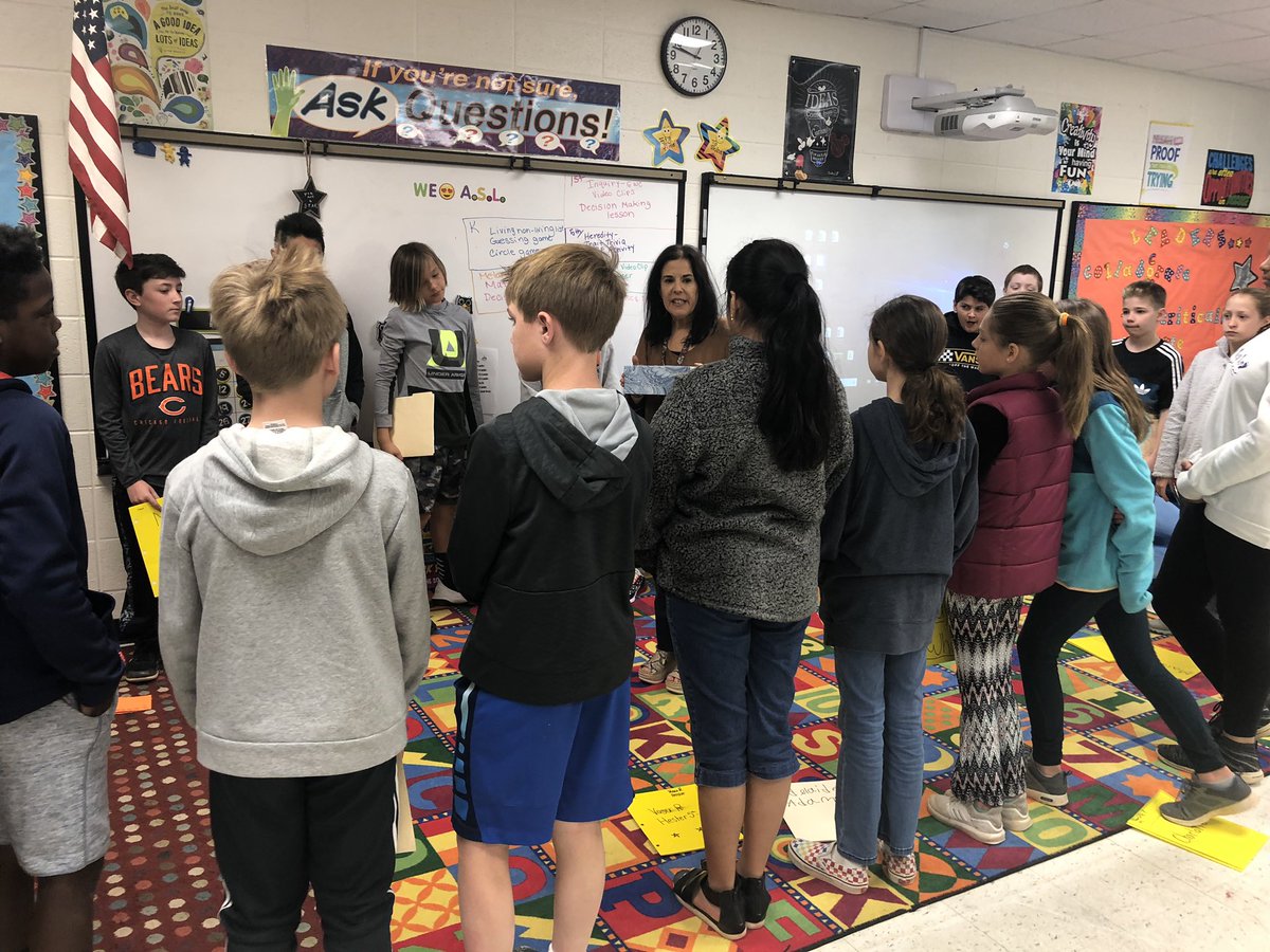 hesterclass's tweet photo. @DebLeeson1 engaged students in a lesson on heredity by playing a game that allowed students to move as they learned! #kinestheticlearning #learningstyles #pawsandshare @tanis_ockwell @MBMBurns https://t.co/OBaN6ybAoE