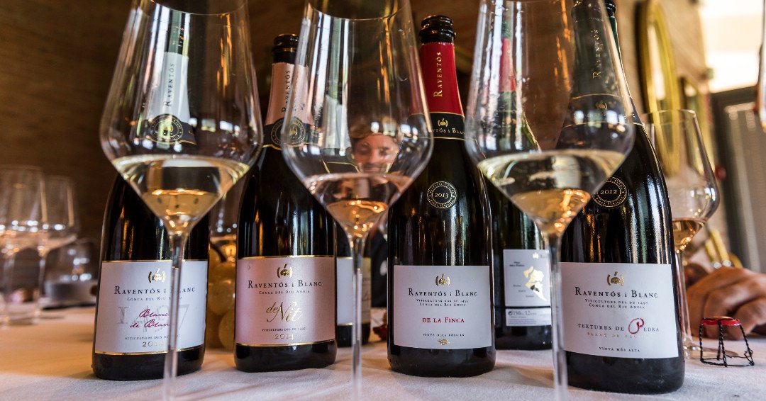 RaventosiBlanc's tweet photo. All our #sparklingwines are #longaging to express the characteristics of the #terroir better.
🍾🍾🍾🍾 https://t.co/9OZsIyMSD2