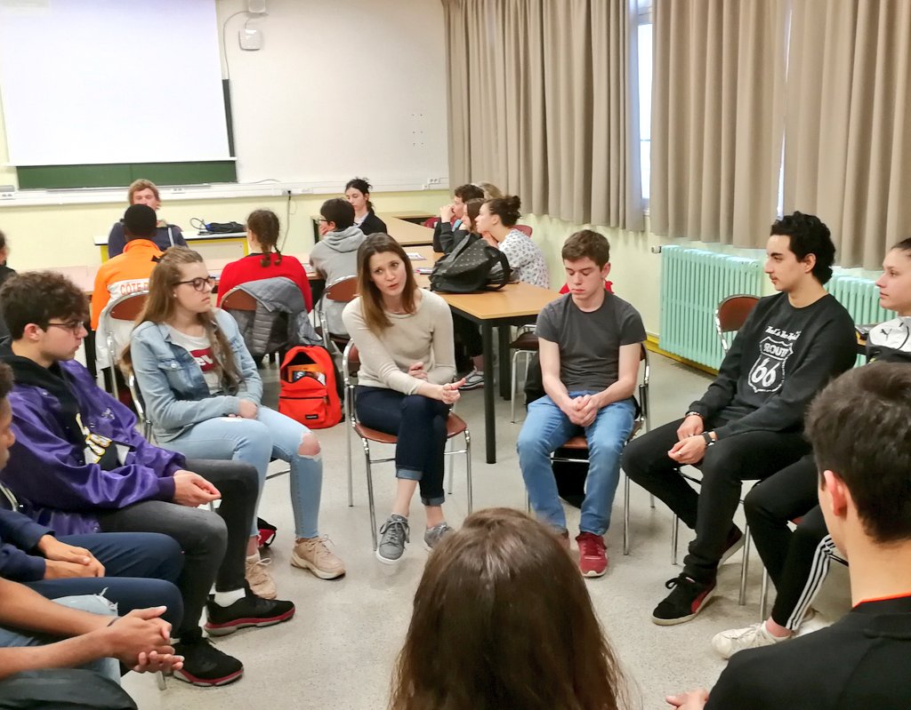 unss's tweet photo. C'est au tour de @aureliebresson et @VogueAvec1Crohn de partager leur expérience d'entrepreneur auprès de nos Jeunes Dirigeants 👍 #ChallengeJO https://t.co/qagddonr1m