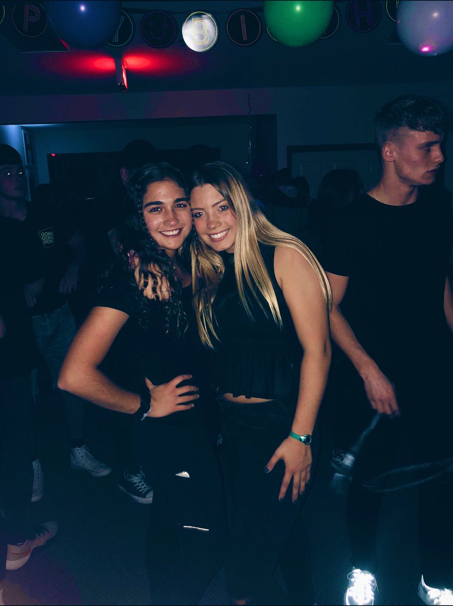 emmamurlick's tweet photo. happy birthday🥰  @domiamato6 so happy i got to celebrate with you in punta!! thanks for all the mems &amp; good times, can’t wait for many more! love you lots💖💕 #ganus #bluetruck #chris https://t.co/mU8UiXXeLa