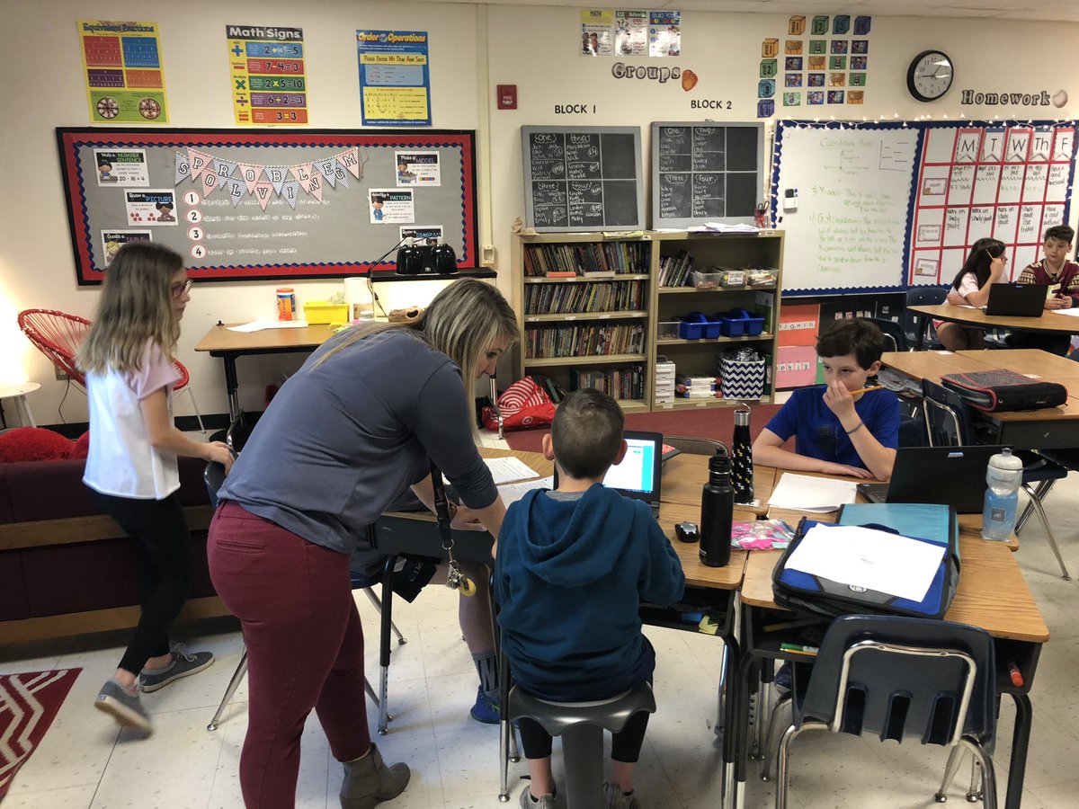 5Dibert5's tweet photo. Berry! Berry! Berry! It is so much fun to see her do her magic! She is absolutely magnetic and the students feed off her energy! #pawsandshare @LegendaryMBerry https://t.co/BJzfuI0ty7