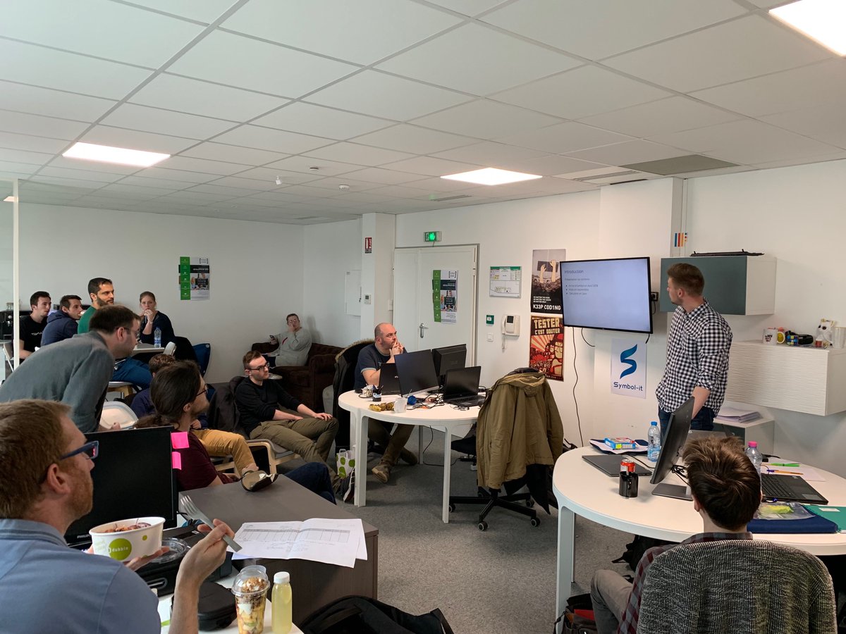 symbol_it's tweet photo. Jeudi technique ce midi chez @symbol_it ! Notre #symbolcoder @RemyLab1995 nous a fait part de son retour d'expérience lors de ses débuts en mission chez @KiabiFrance. Merci à lui ! #JeudiPhoto https://t.co/puQHoxQYBB