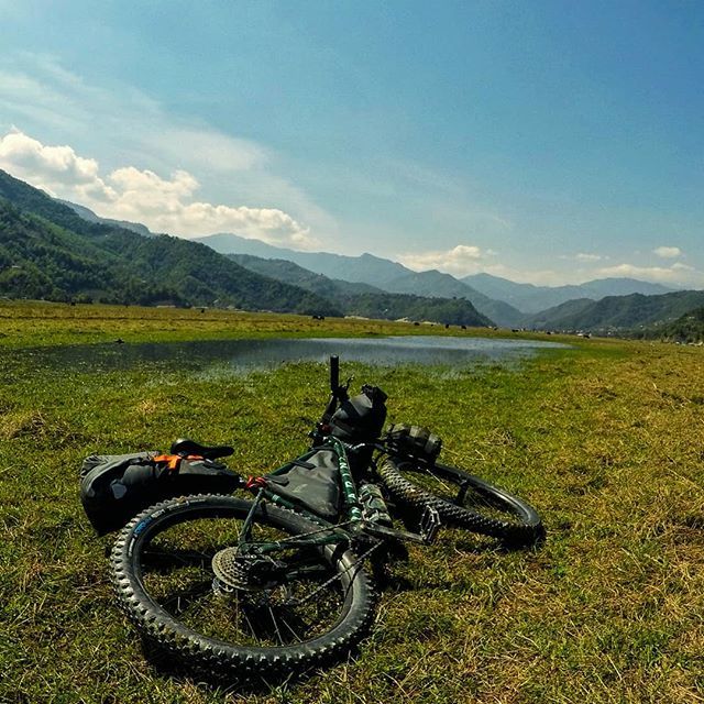 Munchingonsaddl's tweet photo. Like always it's the best feeling ever ! ❤️
#marinbikes #bikepacking #nepal #mountains #marinpinemountain #warmshowers #ortlieb #weatherornot #ridecromo https://t.co/tAMn0PZhS0