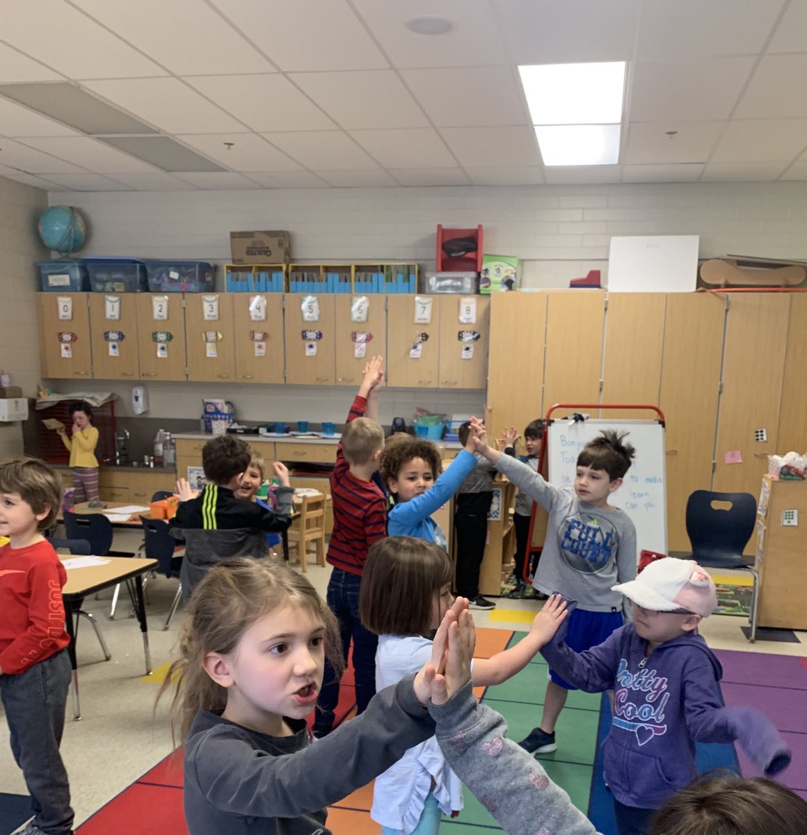 Stand Up, Hand Up, Pair Up is a great way to review short and long vowel sounds. #Kindergarten <a href="/SouthShoreAACPS/">SouthShoreElementary</a>