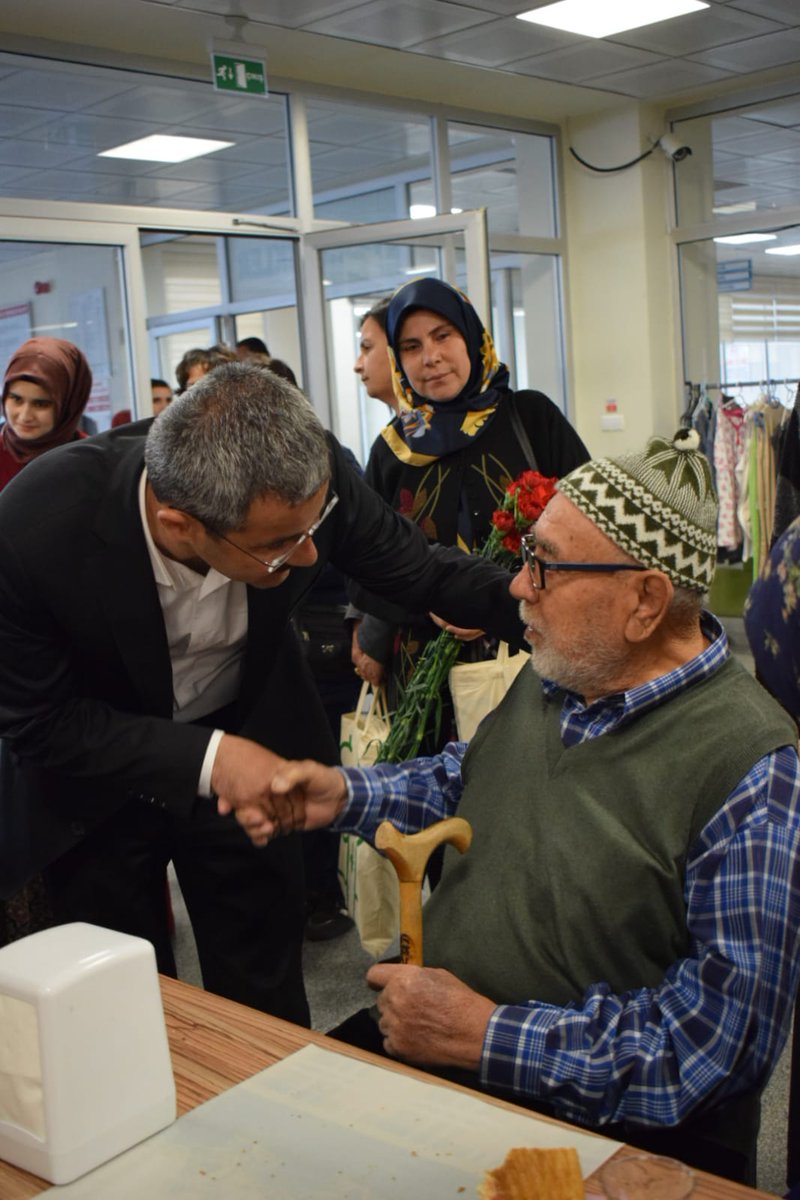 Yolumuz AK, Davamız HAK, Sevdamız MİLLET Bizim ..Gönülden gönüle yol yapmaya Devam ..
 Belediye Başkan Adayımız Niyazi Vural Bey'le birlikte hastanemizde hastalarımızı ve pazar yeri esnaflarımızı ziyaret ettik.
#ÇivrilİçinHızKesmedenDevam
#OrtakSevdamızÇivril
#MemleketİşiGönülİşi