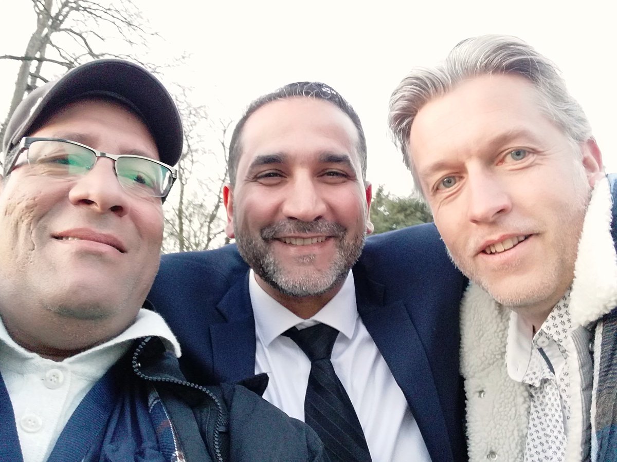Cafmet_News's tweet photo. Les #rfqm c'est aussi un moment de partage et d'Ă©change ! đ€Â Retrouvailles entre le prĂ©sident du cafmet AbdĂ©rafi Charki, Gilles Calchera mĂ©trologue au @Cirad et Belhamra Mohamed, enseignant-chercheur Ă l'UniversitĂ© Mohamed Khider de Biskra @UMKBiskra https://t.co/3I4fvcfDxq