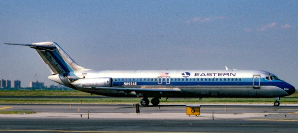 Navnor's tweet photo. @AirlineReporter This is the classic DC9. https://t.co/EVoUUFN5Cz