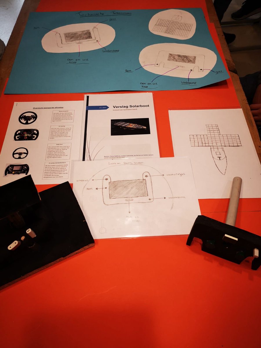 HANSolarboat's tweet photo. Vandaag het werk beoordeeld van studenten van het @Ulenhofcollege.
Deze werkten aan concepten voor het besturingssysteem van onze boot! Klasse werk geleverd!👏🏼😁 Er zitten een paar creatieve en bijzondere ideeën tussen.💡⛵️#hansolarboat #besturing #ulenhofcollege #Onderwijs https://t.co/MxJblHgNti