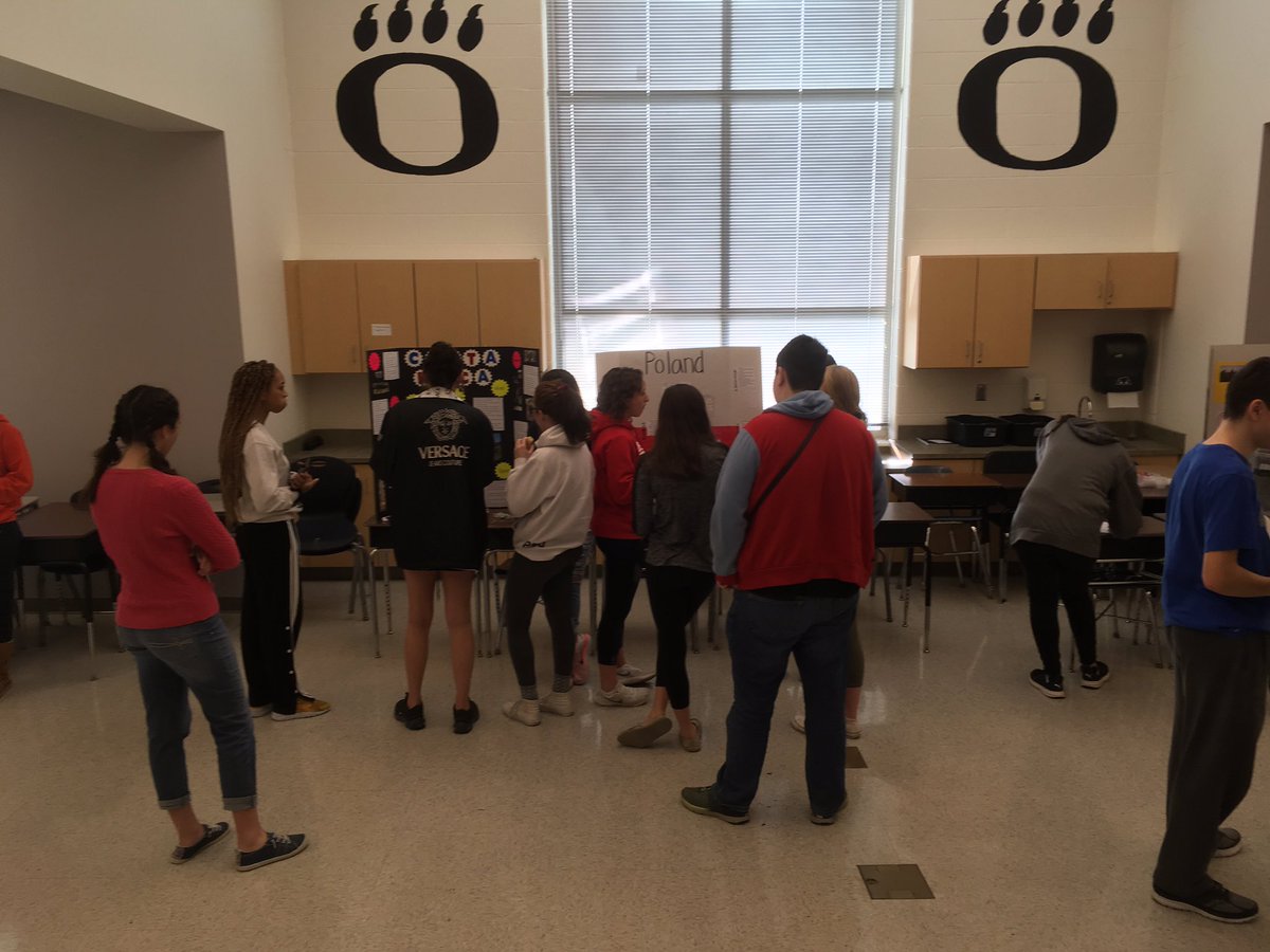 CoachKenneyXC's tweet photo. So much #ExcitementForLearning at the SOC Class Culture Festival this morning! @OakdalePost https://t.co/KP3XGsx2Xz