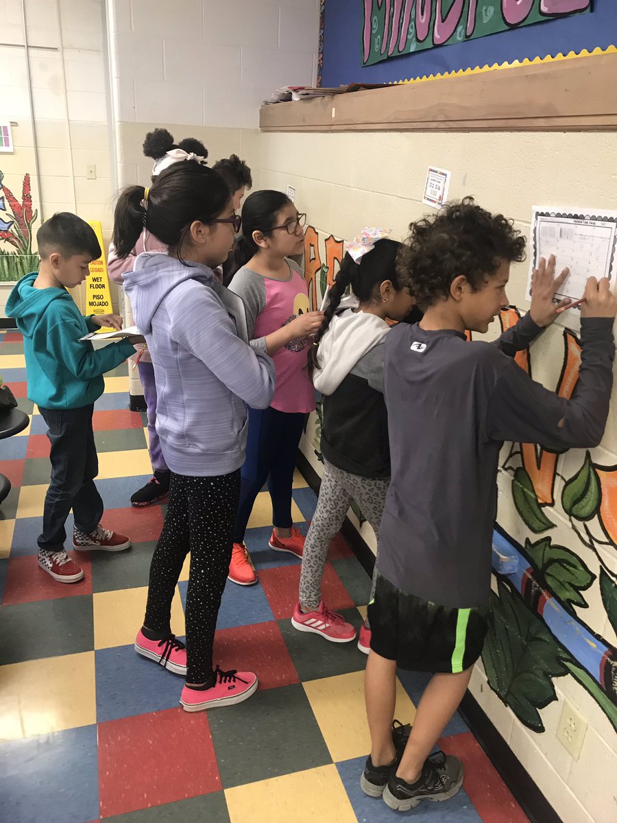 MsCombsSE's tweet photo. Comparing and ordering decimals is much more fun with friends!!! @MTEUSD202 https://t.co/hMElSt9a8x